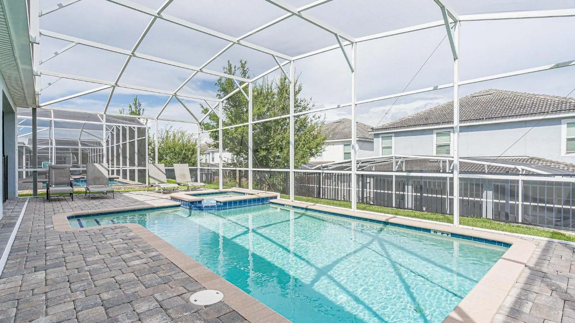 1587 - Adventure Villa Davenport United States